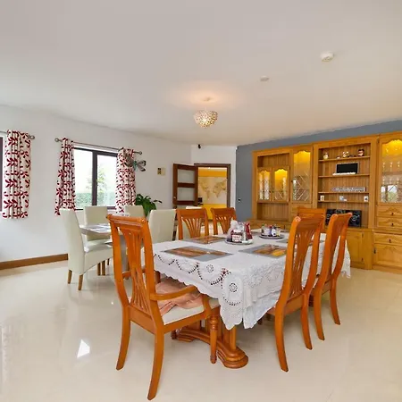 Privat bolig Moorepark West House *